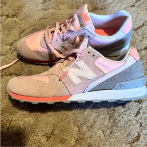 New Balance 696 Suede Pink Mist Sneakers